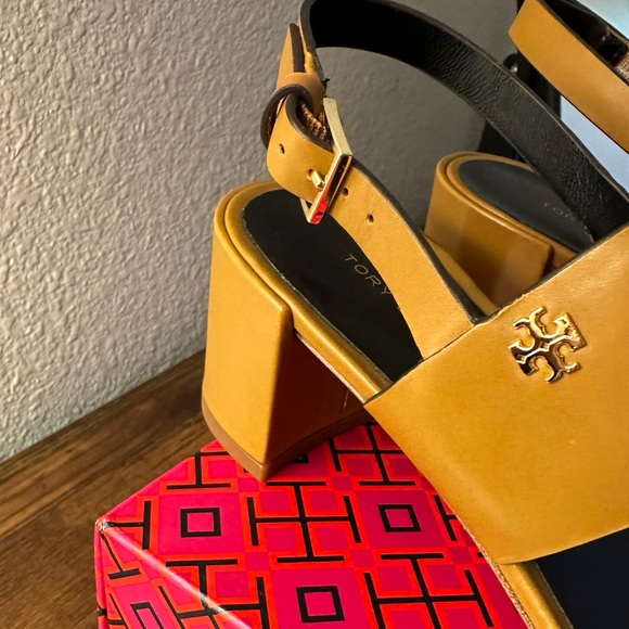 NWT Tory Burch DOUBLE T HEELED SANDAL Size 6.5 - Picture 5 of 6